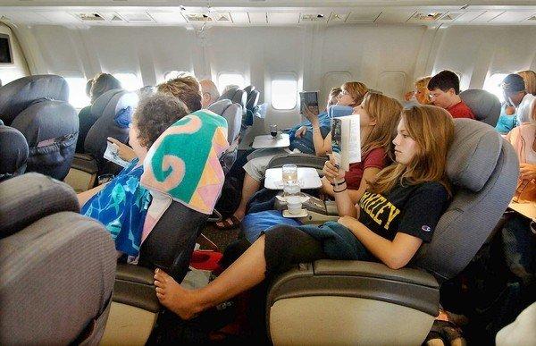 la-fi-mo-cramped-middle-seat-on-long-flight-20-001